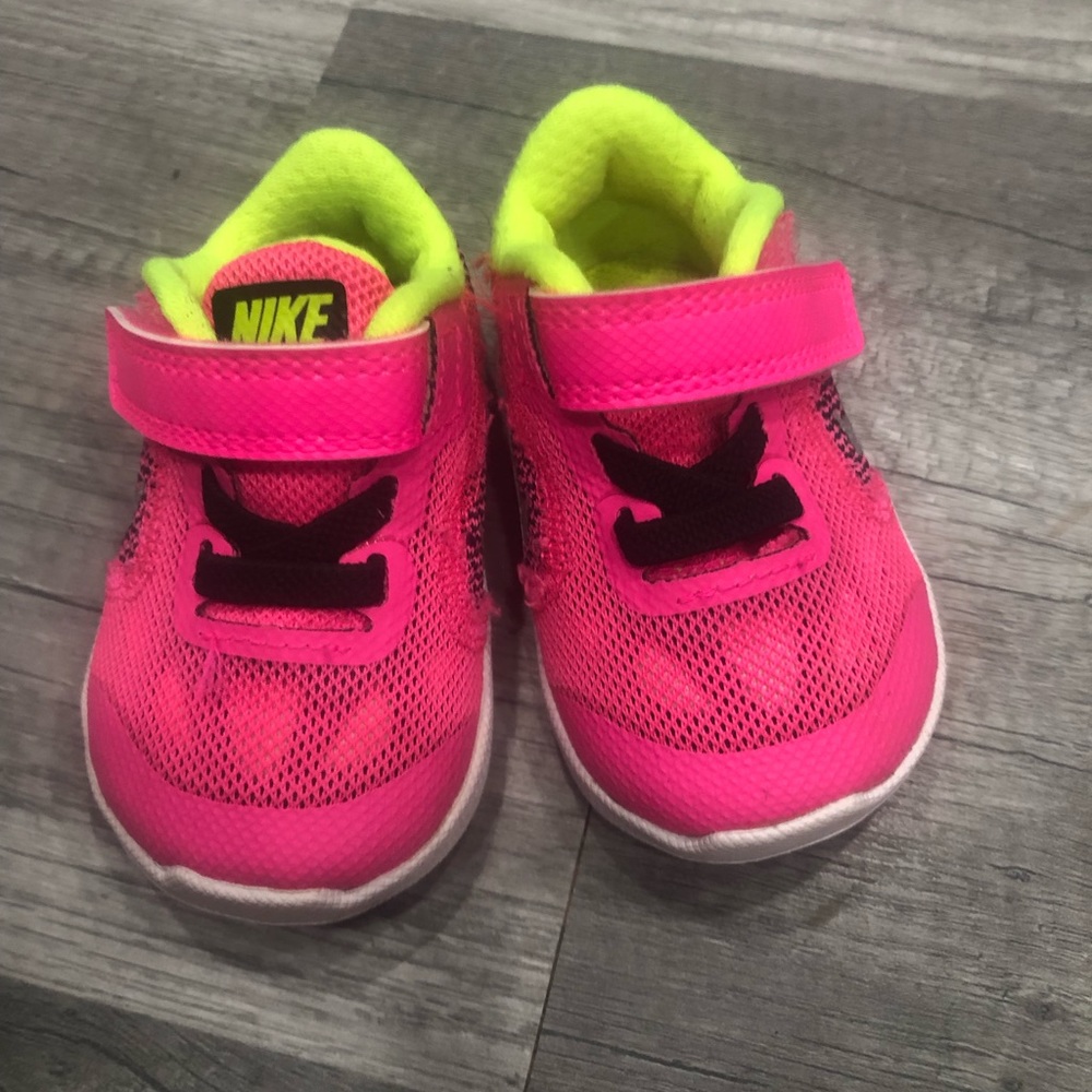 Pink Nike baby girls tennis shoes